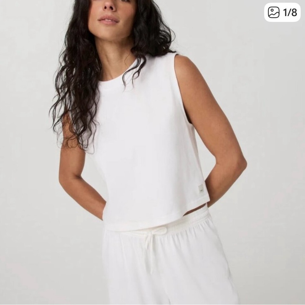Vuori women’s m sleeveless white tank